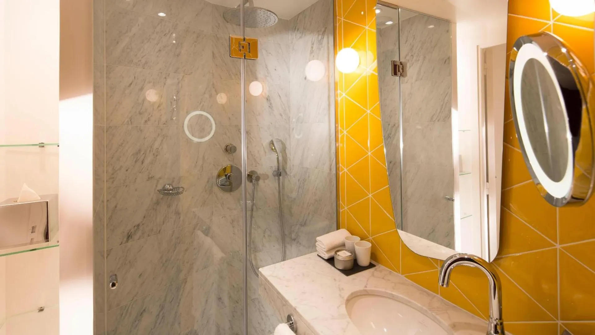 Artus 4* Paris