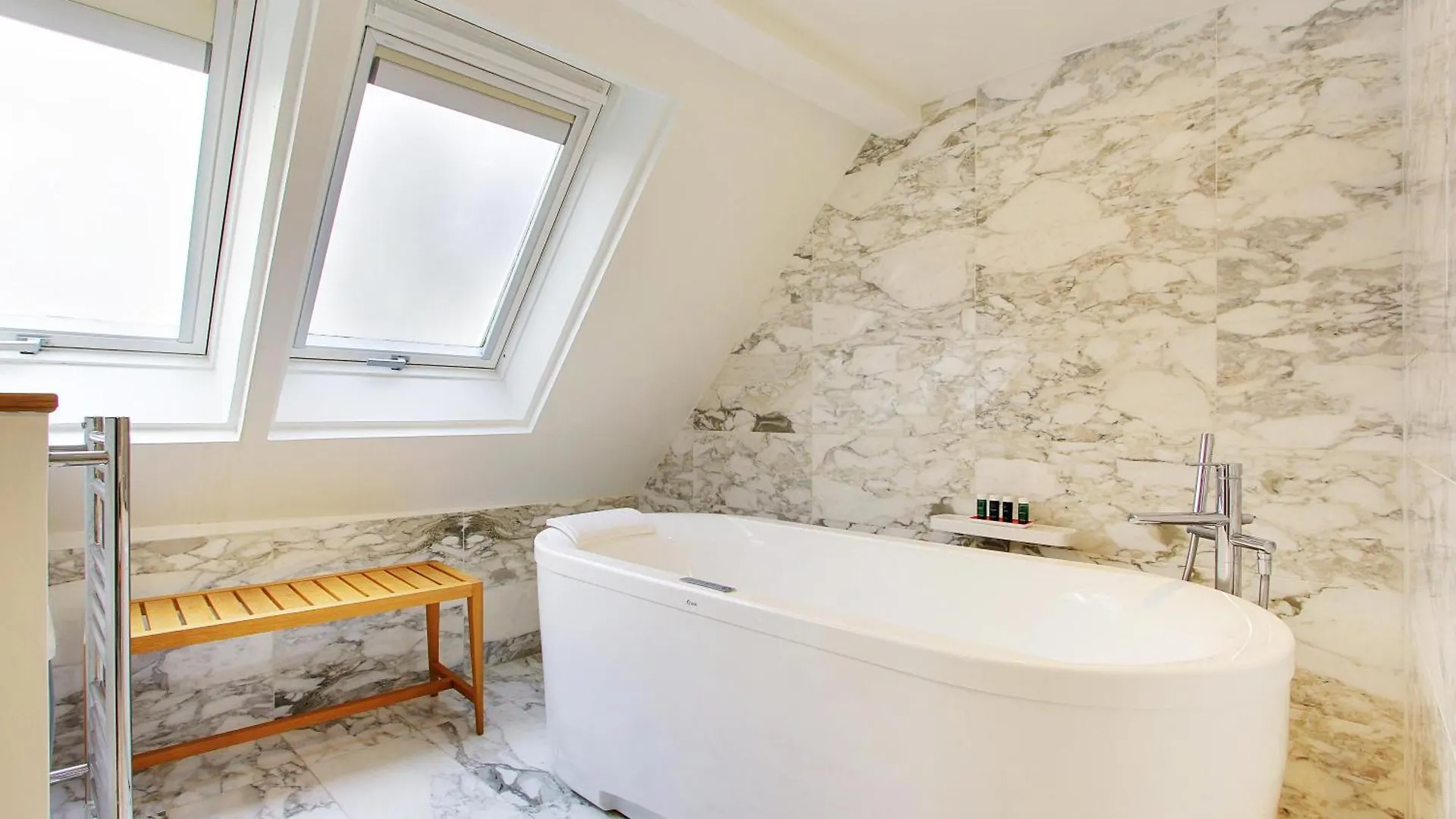 Artus 4* Paris