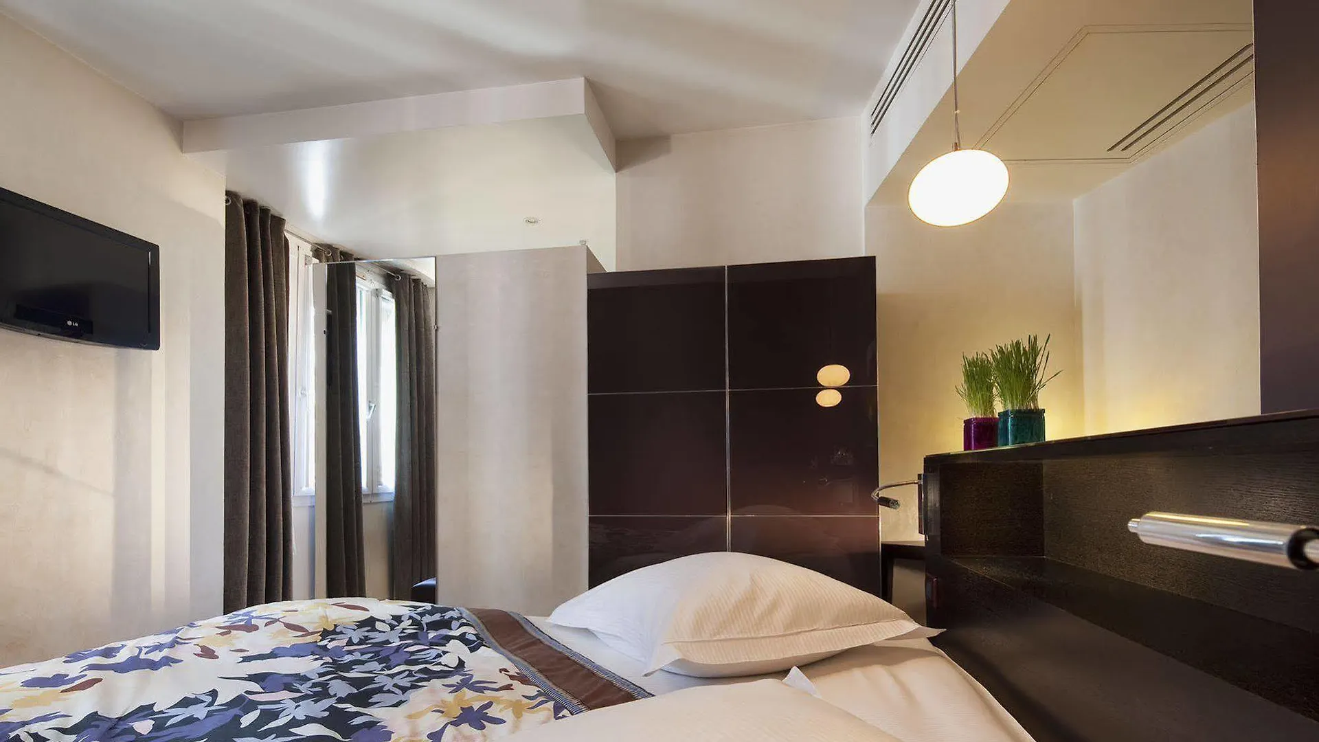 Отель Artus 4*
