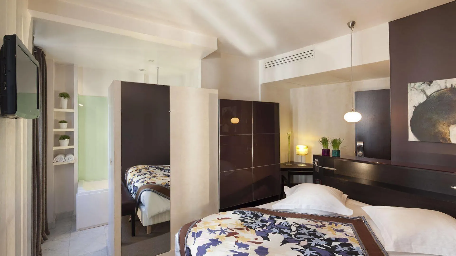 Отель Artus 4*